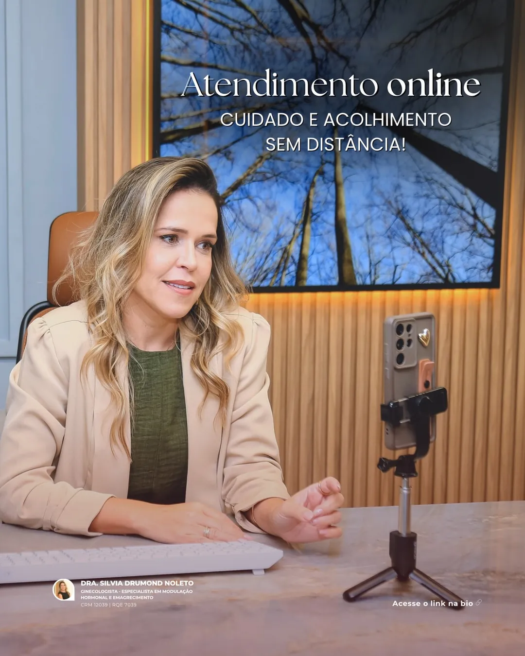 Dra. Silvia em atendimento online no consultório